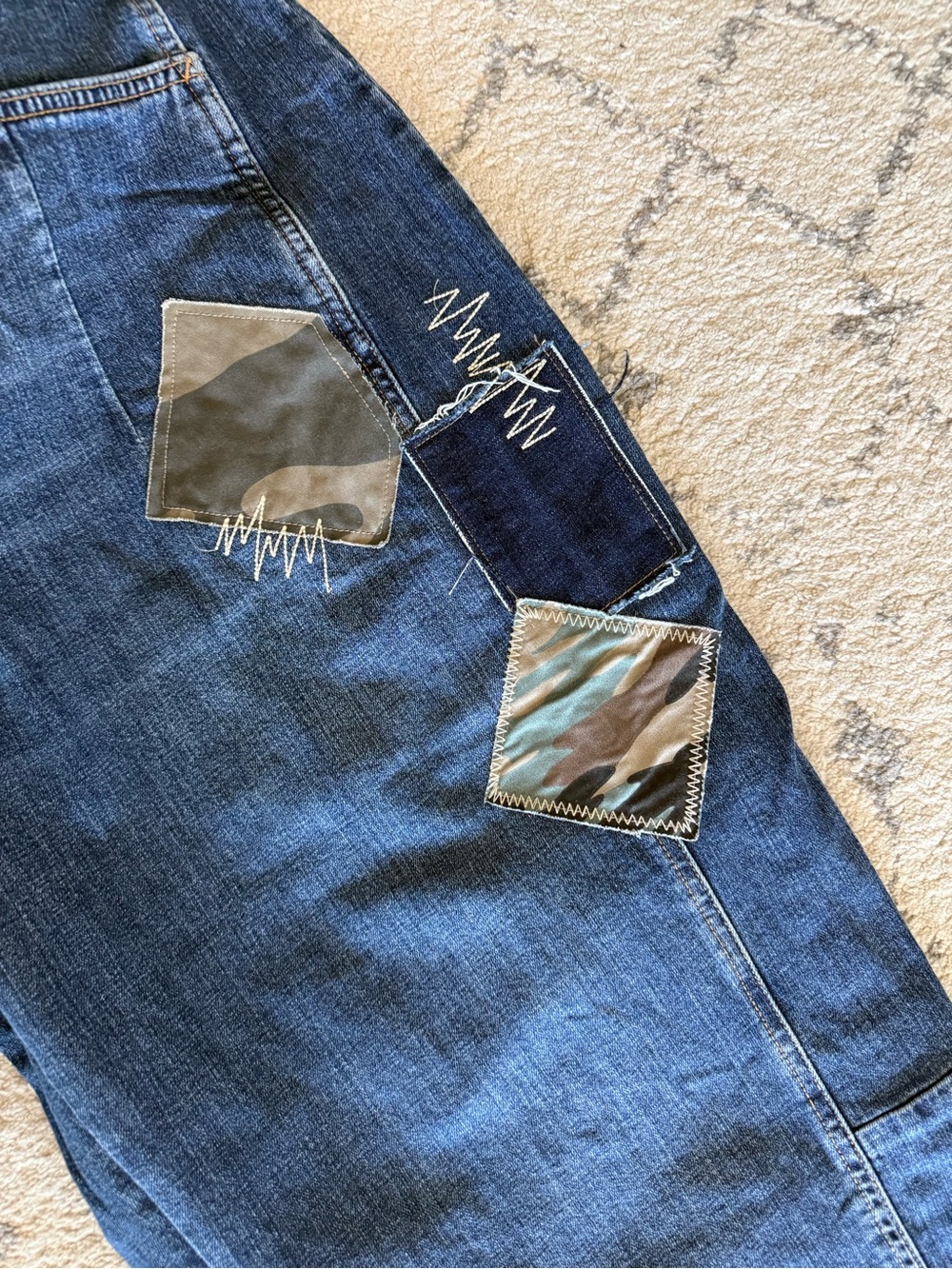 Anthropologie Pilero Kenna
Mid-Rise Heritage Barrel Camo Patchwork Jeans - Picture 6 of 8